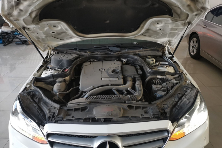 奔驰E级 2015款 改款 E 260 L 运动型机舱底盘24