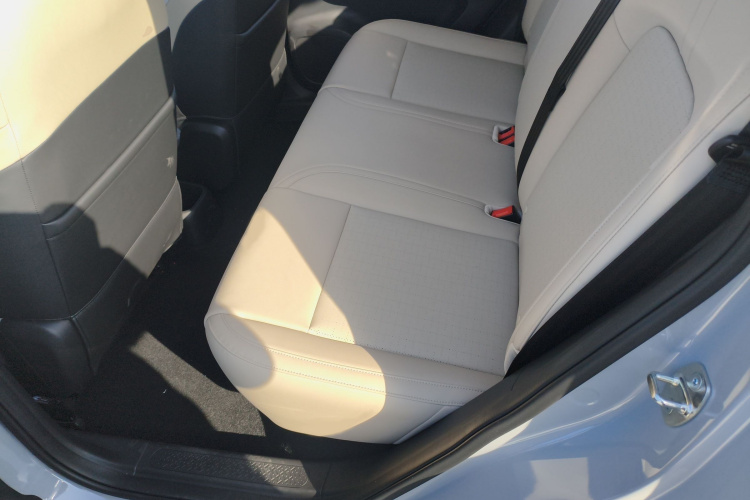 五菱汽车 五菱缤果PLUS 2024款 401km 五座版中控内饰7004