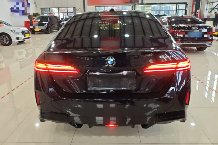 宝马5系 2026款 530Li 领先型 M运动套装车身外观6004