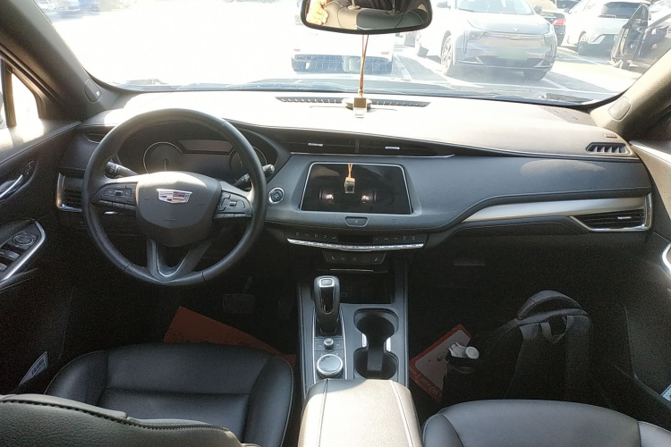 凯迪拉克XT4 2018款 28T 两驱领先型中控内饰7002