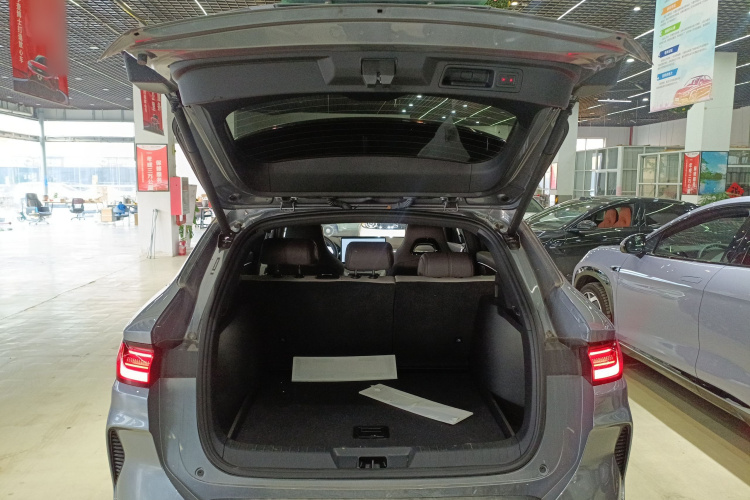 比亚迪 宋PLUS新能源 2025款 DM-i 智驾版 160KM 旗舰型机舱底盘23