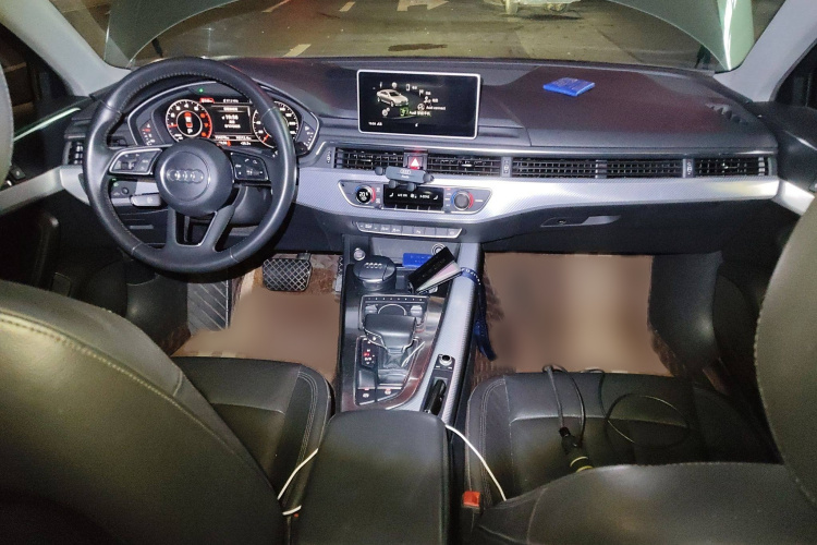 奥迪A4L 2018款 30周年年型 40 TFSI 时尚型中控内饰7002