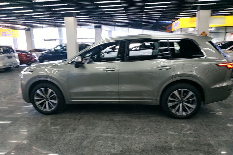 理想汽车 理想ONE 2021款 增程6座版车身外观4