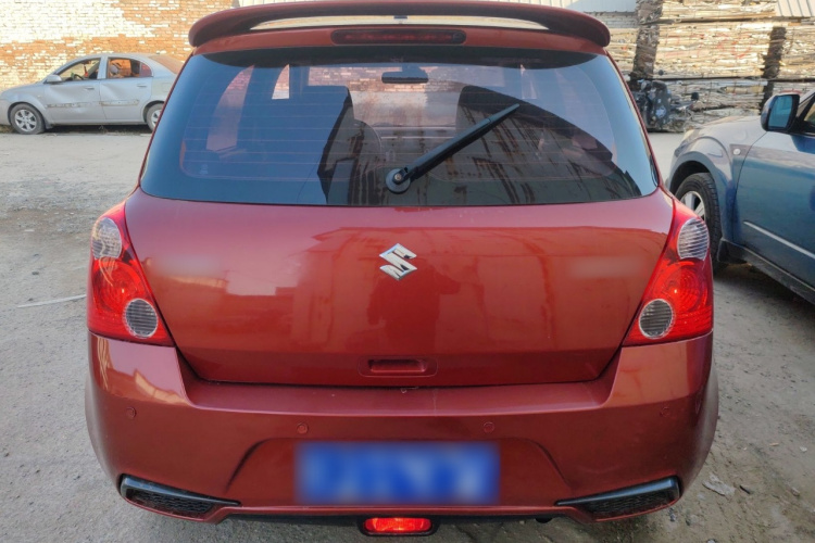 铃木 雨燕 2014款 1.5L 自动时尚型车身外观6