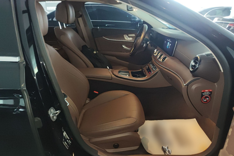 奔驰E级 2023款 E 300 L 时尚型局部细节41