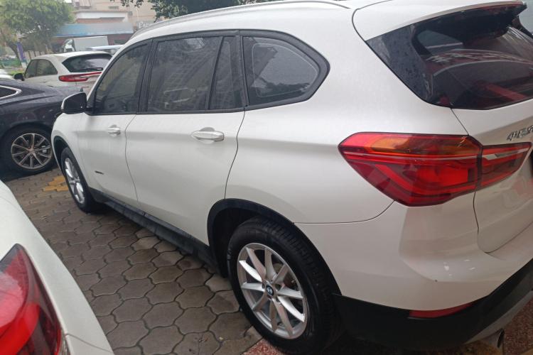 宝马X1 2016款 sDrive18Li 时尚型车身外观4