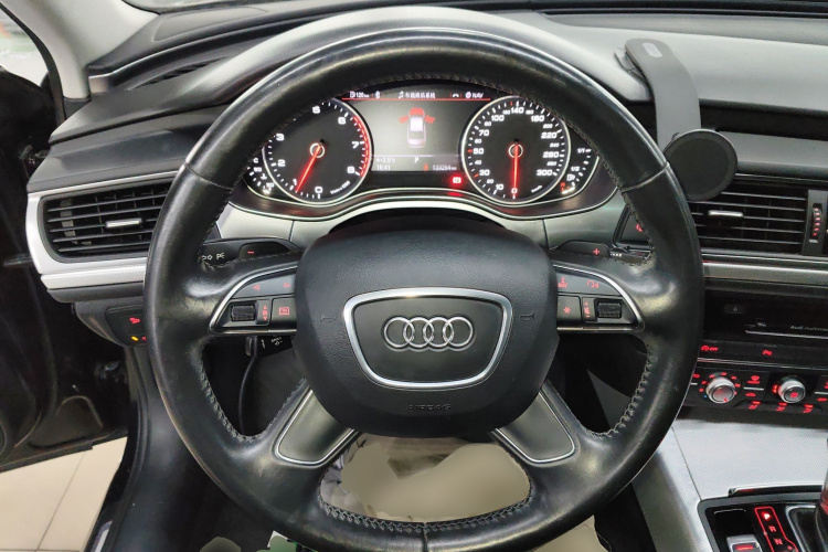 奥迪A6L 2015款 TFSI 百万纪念智领型中控内饰13
