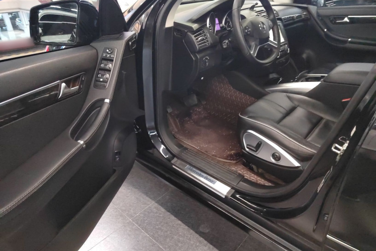 奔驰R级 2017款 R 320 4MATIC 豪华型臻藏版中控内饰20