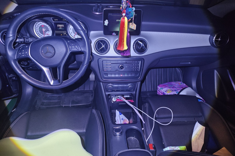 奔驰GLA 2016款 GLA 200 动感型中控内饰12