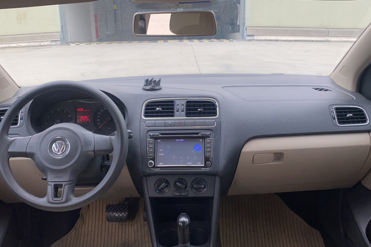 大众 Polo 2013款 1.6L 自动舒适版中控内饰7003