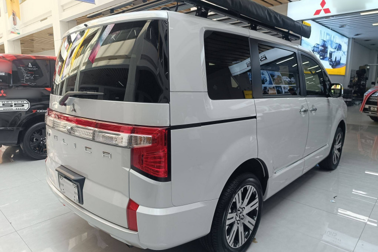 东南 得利卡 平行进口 豪华版 柴油 2.3T车身外观6005