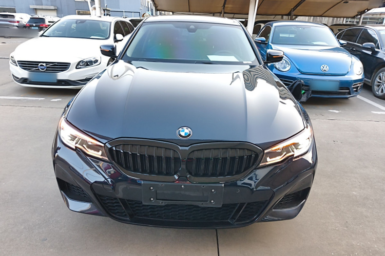 宝马3系 2022款 325i M运动套装车身外观2