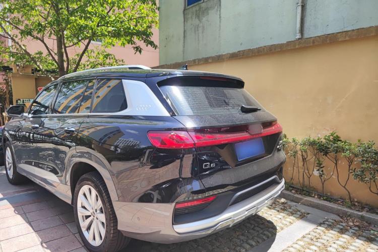 奥迪Q6 2024款 45 TFSI quattro 齐云型 羽林套装 7座车身外观6005