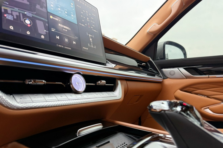 坦克500 2023款 3.0T 运动版 造境型 5座中控内饰7008