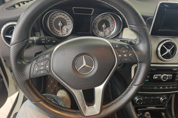 奔驰GLA 2015款 GLA 200 时尚型中控内饰7001