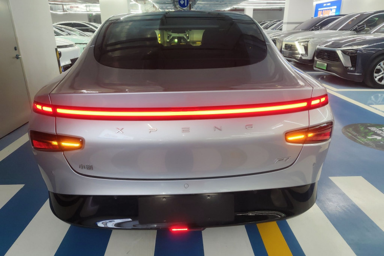 小鹏P7 2023款 P7i 702 Pro车身外观6004