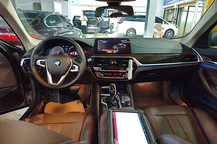 宝马5系 2018款 525Li 豪华套装中控内饰12