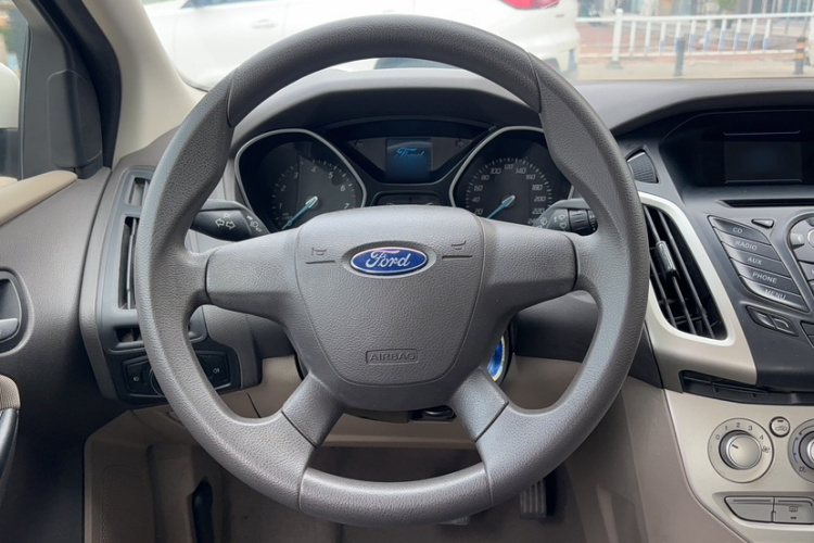 福特 福克斯 2012款 三厢 1.6L 自动舒适型局部细节13