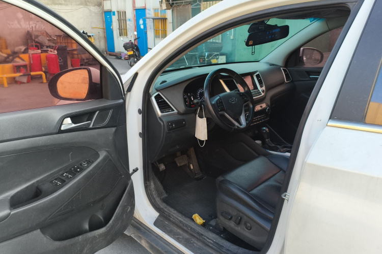 现代 途胜 2018款 1.6T 双离合两驱15周年特别版中控内饰7003