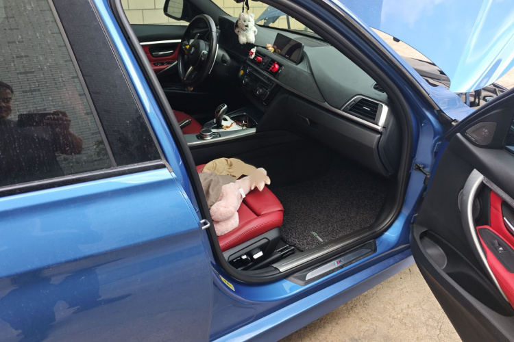 宝马3系 2019款 320i M运动曜夜版局部细节9005