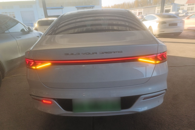 比亚迪 秦PLUS 2024款 荣耀版 DM-i 55KM领先型车身外观6