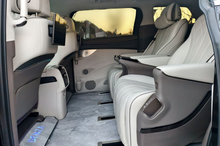 腾势D9 2022款 DM-i 970 四驱旗舰型中控内饰7007