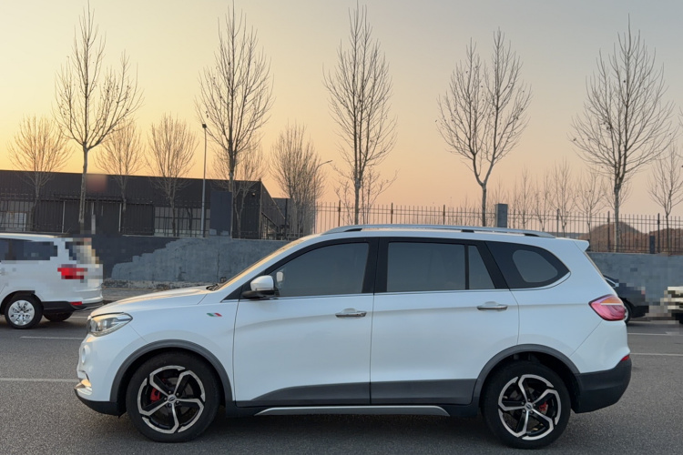 SWM斯威汽车 SWM斯威X7 2016款 1.5T 手动豪华型 7座车身外观6006