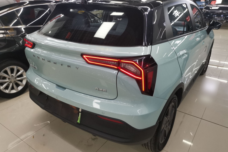 吉利几何E萤火虫 2022款 401KM 霹雳虎 4座车身外观7