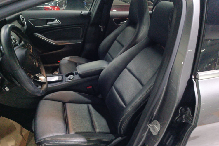 奔驰GLA 2016款 GLA 200 动感型局部细节19