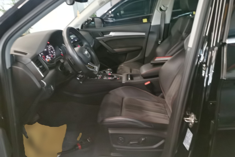 奥迪Q5L 2020款 45 TFSI 尊享运动型中控内饰19