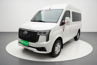 上汽大通MAXUS 新途V80 2025款 PRO傲运通 2.0T 手动短轴中顶 5/6座