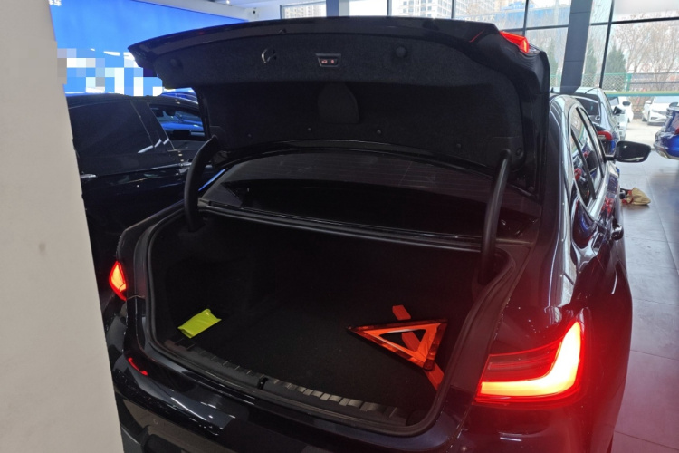 宝马3系 2023款 325Li M运动套装机舱底盘23