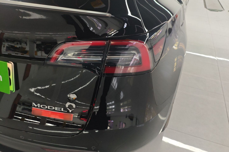 特斯拉 Model Y 2023款 高性能全轮驱动版车身外观9