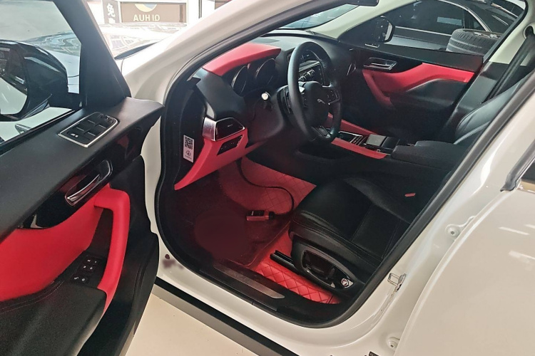 捷豹F-PACE 2018款 2.0T 两驱都市尊享版中控内饰7003