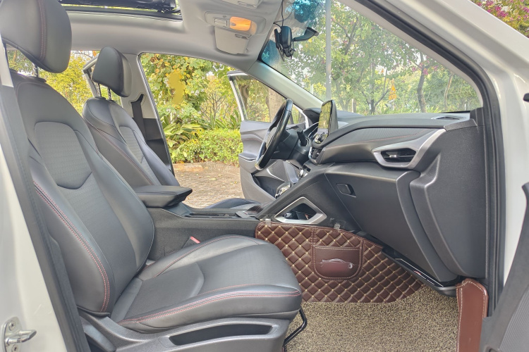 雪佛兰 沃兰多 2018款 Redline 530T 自动纵享版（5+2款） 国V中控内饰7004