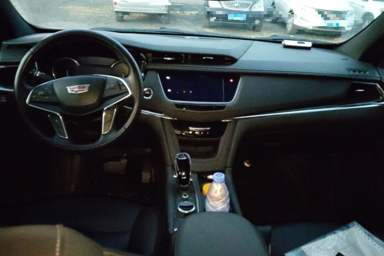 凯迪拉克XT5 2020款 改款 28T 豪华型中控内饰12