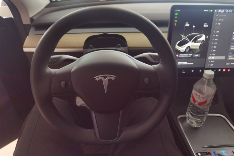 特斯拉 Model Y 2022款 改款 长续航全轮驱动版局部细节13