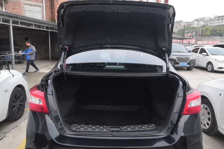 日产 轩逸 2022款 经典 1.6XE CVT舒适版机舱底盘23