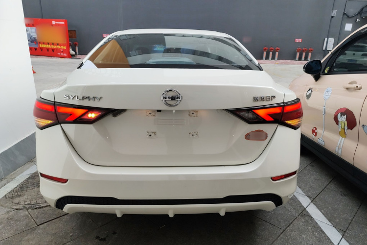 日产 轩逸 2021款 1.6L XL CVT悦享版车身外观6