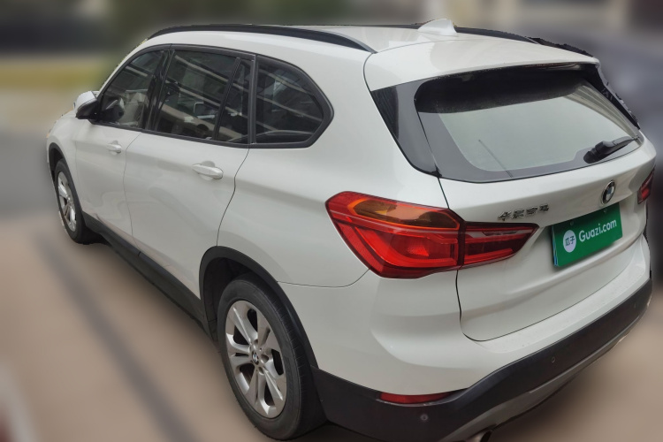 宝马X1 2016款 sDrive18Li 尊享型车身外观5