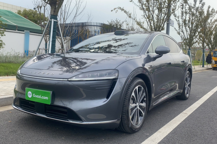 鸿蒙智行 智界R7 2025款 增程 251km Max车身外观1