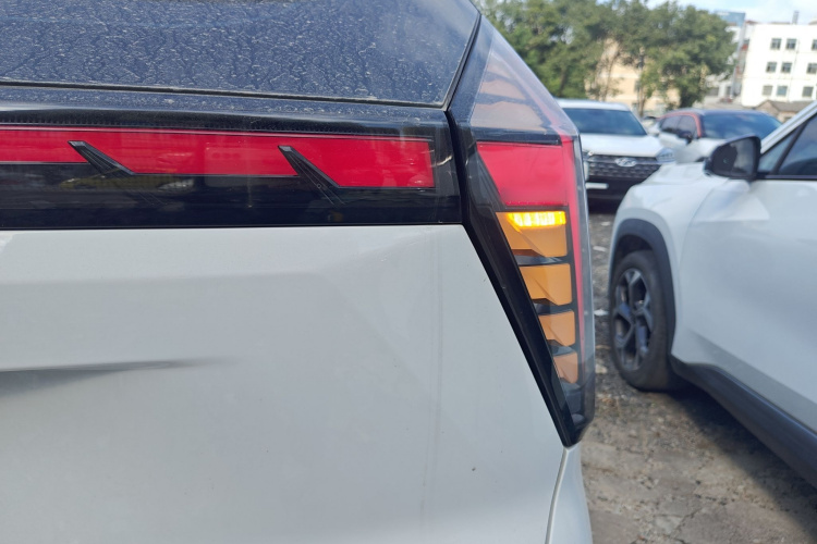 吉利汽车 博越L 2023款 1.5TD DCT尊贵型车身外观9