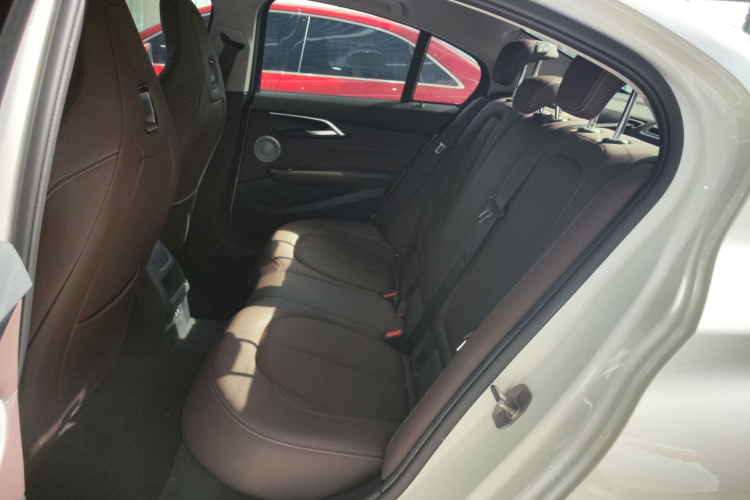 宝马1系 2022款 125i M运动曜夜版中控内饰7004