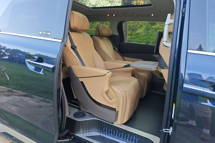 腾势D9 2024款 DM-i 980 四驱旗舰型中控内饰7009