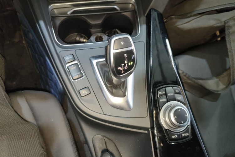 宝马3系 2017款 320Li M运动型局部细节18