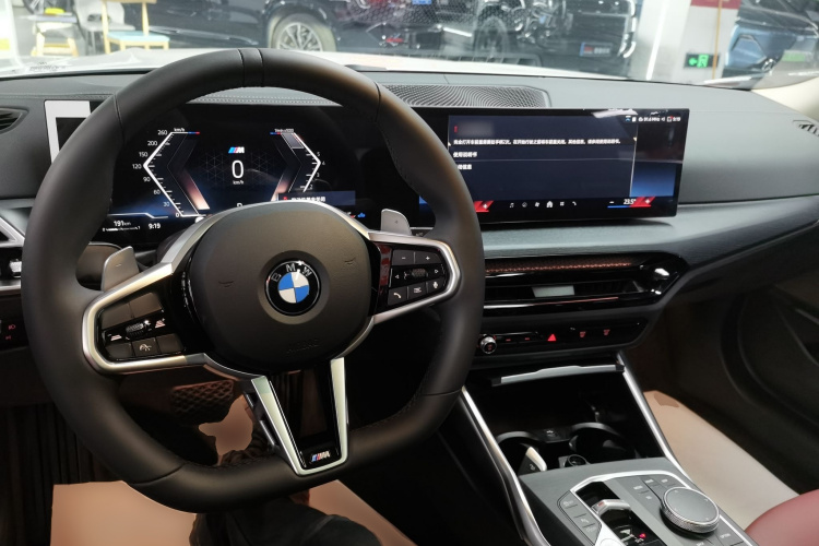 宝马3系 2025款 325Li M运动套装中控内饰7002