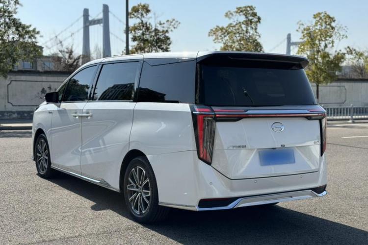 广汽传祺 传祺M8 2024款 大师系列 400T 至尊版车身外观6003