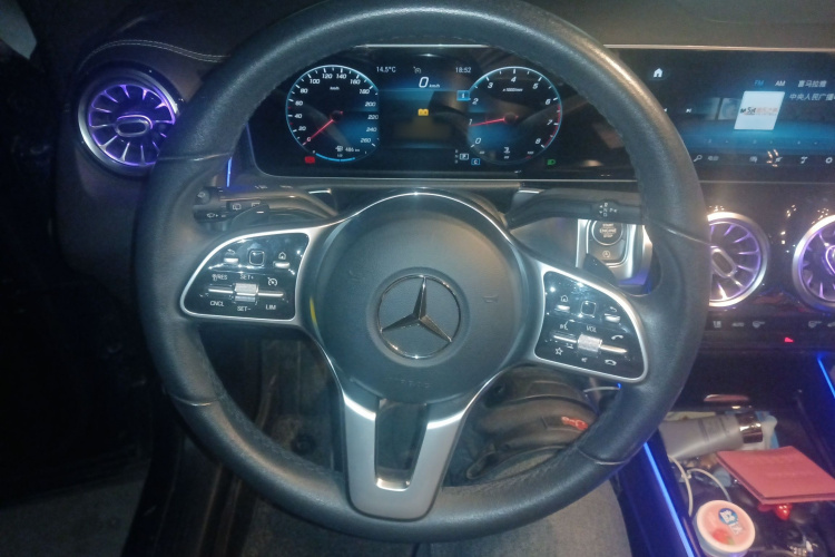 奔驰GLB 2020款 改款 GLB 200 动感型中控内饰13