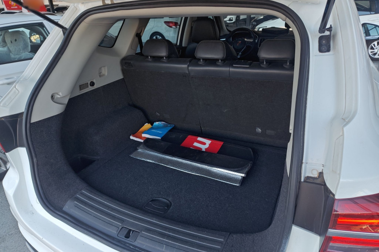 荣威RX5 2018款 20T 两驱手动旗舰版机舱底盘23