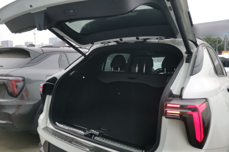 领克01 2023款 1.5TD EM-F 晨曦机舱底盘23